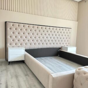 2500 x 1600 headboard, 2 pedastals and 3 base pannels